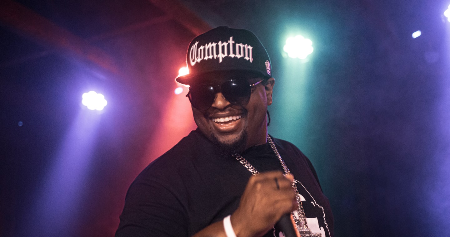 Male Hip Hop Artist on stage at The Siren wears Compton Hat